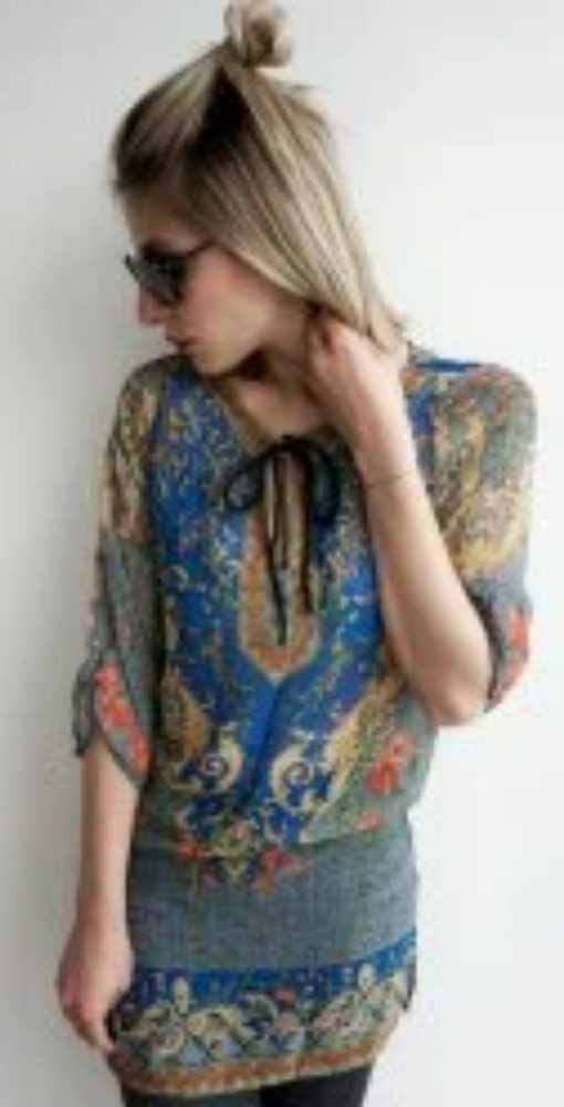 Bohemia V-Neck - Picture 3 of 8